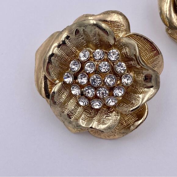 Vintage Large Textured Gold Tone Flower Rhinestone Earrings - Picture 6 of 12